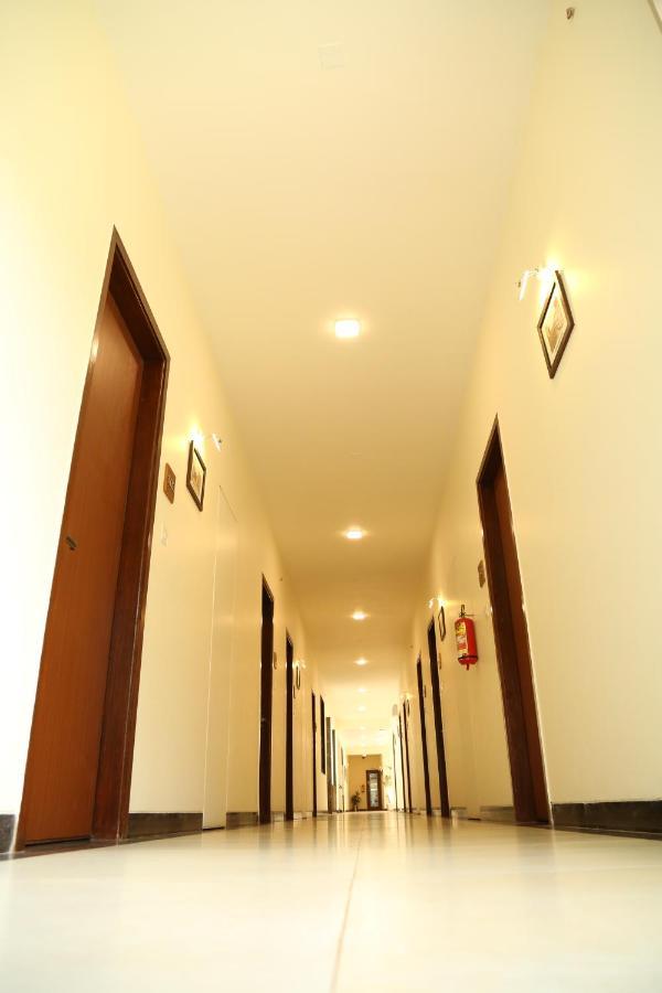 Hotel Vits Lonavala Esterno foto