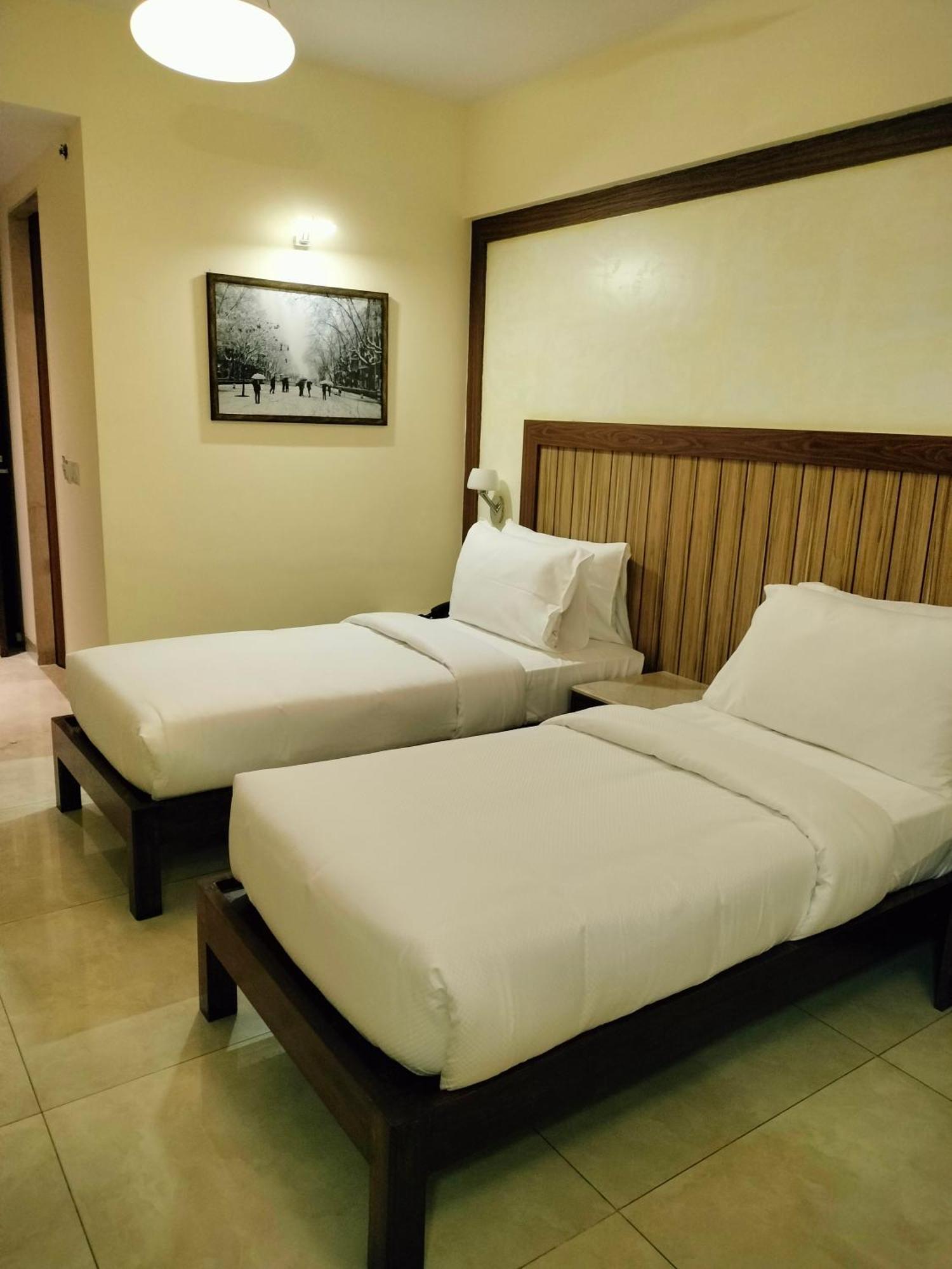 Hotel Vits Lonavala Esterno foto