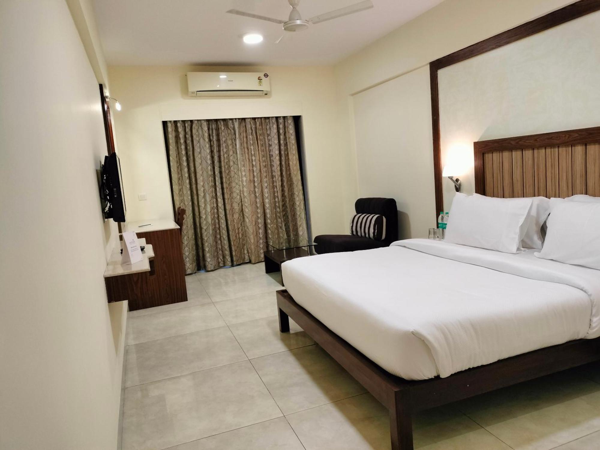 Hotel Vits Lonavala Esterno foto