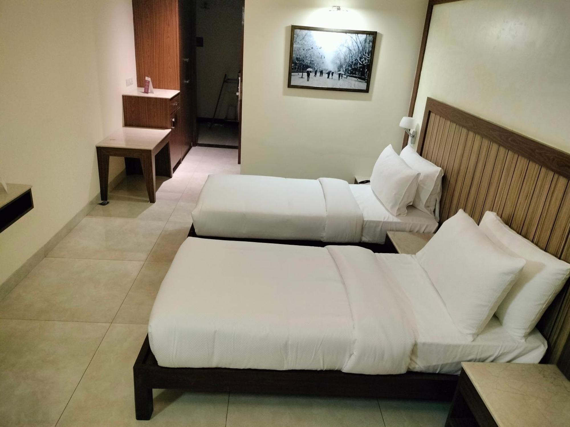 Hotel Vits Lonavala Esterno foto