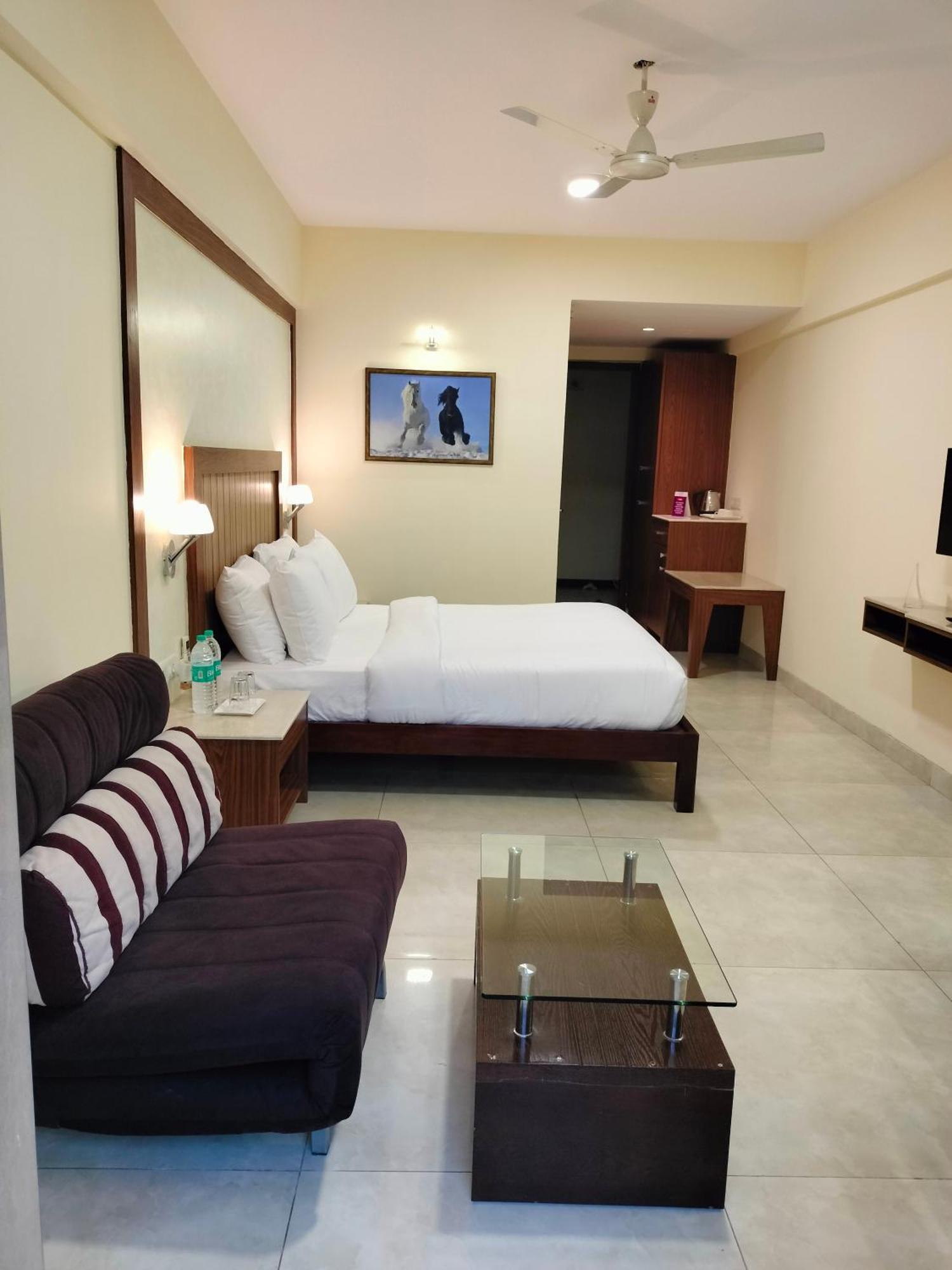 Hotel Vits Lonavala Esterno foto